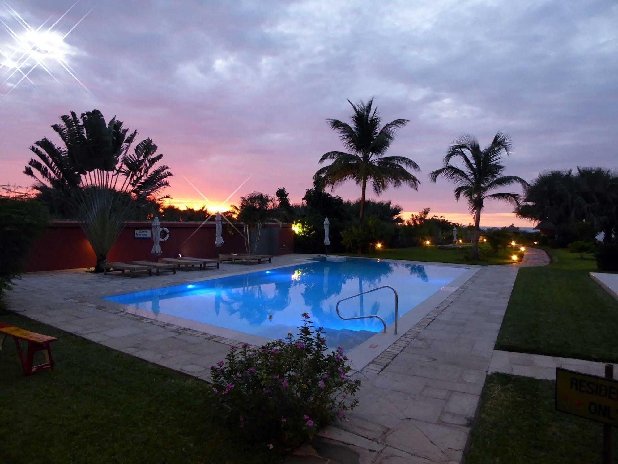 Leo'S Beach Hotel - Adults Only Brufut Ngoại thất bức ảnh